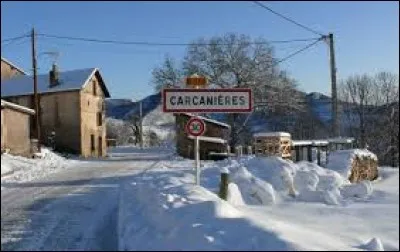 Chaussons les skis et traversons Carcanières. Petit village de 79 habitants, en Occitanie, il se situe dans le département ...
