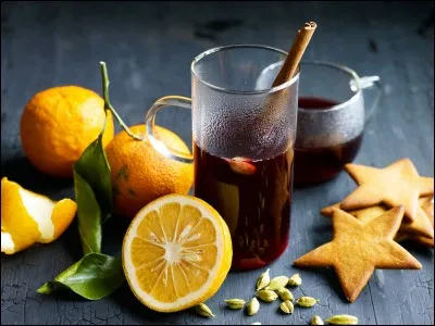 Qu'est ce que le Glogg, traditionnellement servi à Noël dans les pays nordiques ?