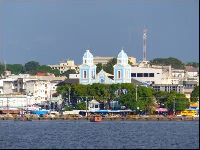 Cette ville br&eacute;silienne de 300 000 habitants de l'ouest de l'&Eacute;tat du Par&aacute;, sur le cours inf&eacute;rieur du fleuve Amazone, c'est :