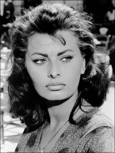 Elle a reçu le Prix d'interprétation féminine à Cannes en 1961 puis l'Oscar de la meilleure actrice pour son personnage dramatique dans "La ciociara". Elle est ensuite, en 1977, Antonietta dans "Une journée particulière". C'est :