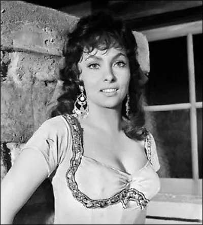 Elle est Esmeralda dans "Notre-Dame de Paris" en 1956 et la reine de Saba dans "Salomon et la Reine de Saba" de King Vidor en 1959. Quelle est cette actrice ?