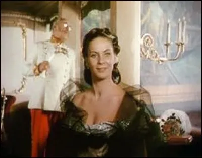 Luchino Visconti lui a confié le rôle principal de "Senso", en 1954. Elle tourne avec Antonioni dans "Le Cri" en 1957, et en France avec Deray dans " le Gigolo" et avec Chabrol dans "Ophelia". C'est :