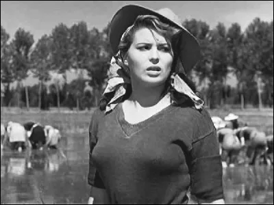 Elle a débuté au cinéma à 15 ans en 1945 et connu la consécration dès 1949 avec "Riz amer" de Giuseppe De Santis où elle campe une repiqueuse de riz. Elle tourne ensuite avec Visconti "Mort à Venise", Ludwig ou le Crépuscule des dieux", "Violence et passion". C'est :