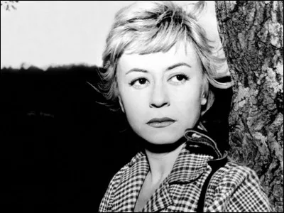 Elle joue dans sept films de Federico Fellini, mais c'est avant tout son rôle de Gelsomina dans "La Strada" qui la fait connaître mondialement. Il s'agit de :