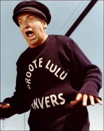 Dans quel film Louis est-il contraint de se faire prter des vtements et se retrouve-t-il en pull marin trop large porteur de la mention 'Groote Lulu' sur la poitrine ?