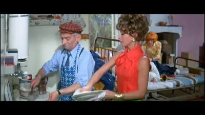 Que constatent Louis et son pouse, dans 'Le petit baigneur', aprs avoir mont les centaines de marches d'un phare pour djeuner avec la Famille Castagnier ?