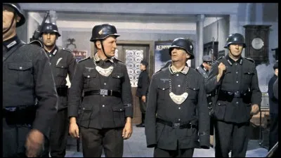 Dans 'La grande vadrouille', que dcouvrent Louis et son compagnon d'infortune Bourvil en arrivant  l'htel, en pleine nuit ?