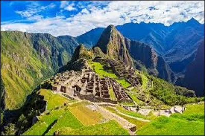 Le Machu Picchu se trouve au Pérou.