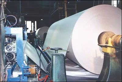 Pourquoi dit-on que l'industrie du papier est très polluante ?
(coche la mauvaise proposition)