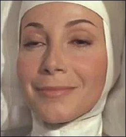 Que contient le camion 'emprunt'  la Soeur des Hospices de Beaune, qu'ils finiront par jeter sur leurs poursuivants ?