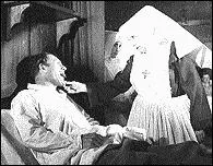 Que rpond le squadron leader Big Moustache au mdecin chef et Mre Suprieure des Hospices de Beaune, qui l'ausculte et lui demande de dire 33 ?