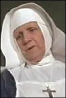 Quel ordre donne alors le mdecin - chef, que joue la grande Mary Marquet ?