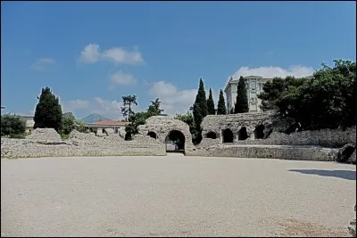 Où peut-on voir les arènes de Cimiez ?