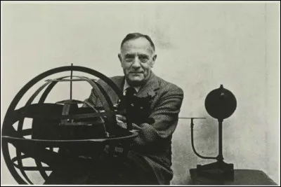 Qu'a identifié Edwin Hubble ?