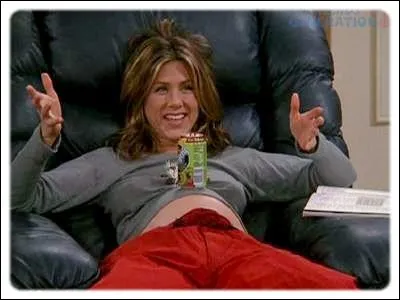 Dans l'épisode 17 de la saison 8, Joey évite toujours Rachel. Afin de renouer le contact, celle-ci lui annonce un énorme mensonge. Lequel ?