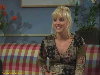 Dans l'épisode 9 de la saison 10, Monica et Chandler rencontrent leur mère porteuse. Suite à une erreur de dossier quel métier pense-t-elle que Monica exerce ?