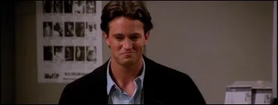 Avec qui Chandler est-il en couple au début de la saison ?