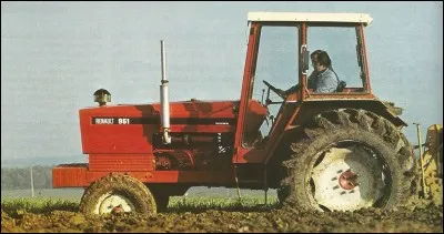 Quelle société a racheté les tracteurs agricoles Renault ?