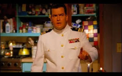Charlie Sheen a joué le petit ami sous-marinier occasionnel de Phoebe. Dans quelle série a-t-il connu un grand succès ?