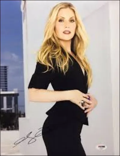 Au cours de la saison 2, Joey a pour collègue une certaine Annabel. Son interprète a été révélée plus tard par une autre série. Laquelle ?