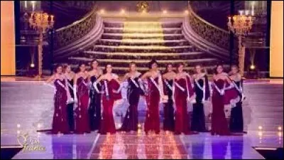 Lors de la soirée "Miss France", combien de candidates sont retenues lors de la première sélection ?