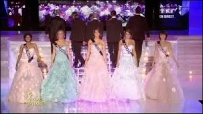 Lors de la soirée "Miss France", combien de candidates sont retenues lors de la seconde sélection ?