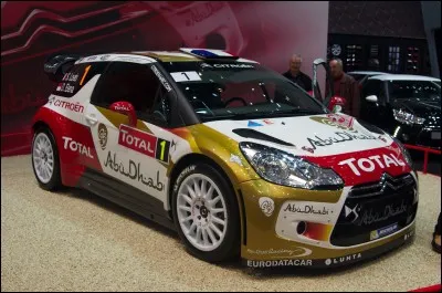 Cette voiture est une Volkswagen Polo Rallye.