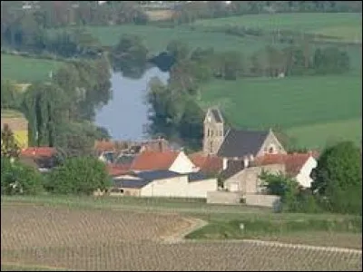 Nous sommes dans le Grand-Est, au milieu des vignes entourant le village de Vincelles. Nous sommes dans le département ...