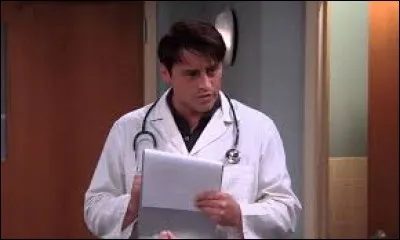 Dans quelle série Joey obtient-il un vrai rôle ?