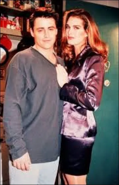 Quelle est la particularité de la fan avec laquelle sort Joey ?