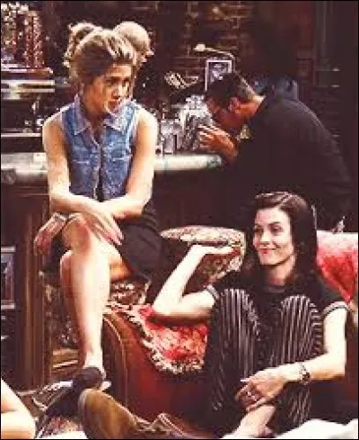 L'affection de quel acteur Monica et Rachel se disputent-elles ?