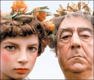 Quel film de Fellini prsente une socit romaine en pleine dcadence ?