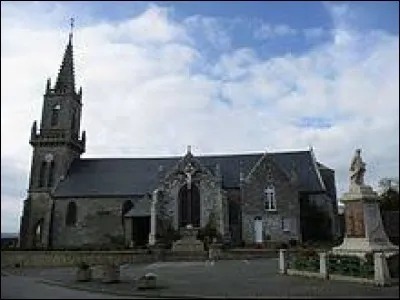 Nous sommes maintenant en Bretagne devant l'église Saint-Pierre-et-Saint-Paul de Kergrist. Commune de l'arrondissement de Pontivy, elle se situe dans le département ...