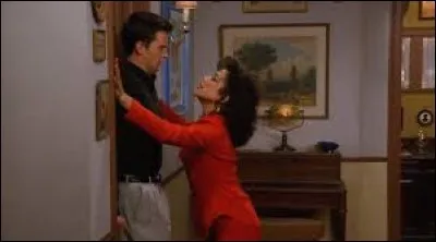 Quelle sur de Joey Chandler embrasse-t-il chez leur grand-mère ?