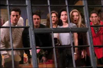 Lorsque Rachel invite les autres au chalet de sa soeur, qui vient les chercher alors qu'ils sont en panne ?