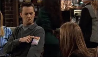 Comment Chandler tente-t-il d'arrêter de fumer ?