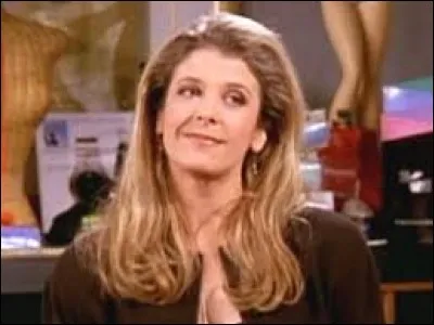 Au début, pourquoi Chandler ne veut-il pas sortir avec Joanna, la patronne de Rachel ?