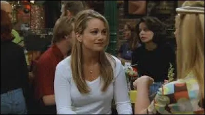 Pour quelle raison Rachel accepte-t-elle que Phoebe présente son amie, Bonnie, à Ross ?