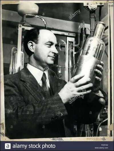 Qui a construit le premier réacteur nucléaire en 1942 ?