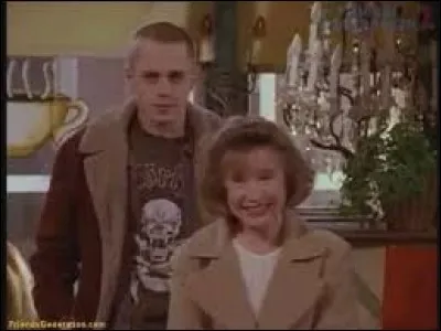 Quel service Franck Jr. et Alice demandent-ils à Phoebe ?