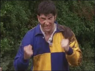 À quel sport Ross s'essaye-t-il au contact d'Emily ?