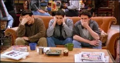 Quel objet précieux Joey perd-il à la veille du mariage de Ross ?