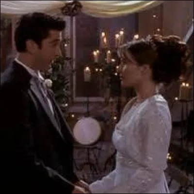Dans quelle ville doit avoir lieu le mariage de Ross et Emily ?