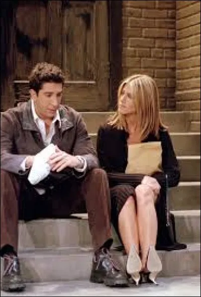 Avec qui Rachel sort-elle pour rendre Ross jaloux ?