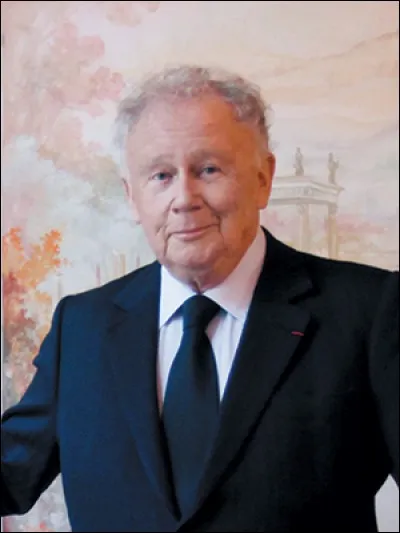 Ce journaliste, né en 1929, humoriste et présentateur de télévision et de radio, animateur de 1977 à 2014 de l'émission radiophonique "Les Grosses Têtes", c'est Philippe...