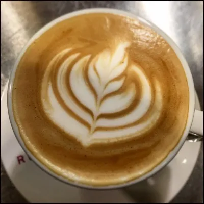 De quel goût est le tas de boue dans lequel est représenté Ralph, sur le gâteau du 30e anniversaire du jeu ?