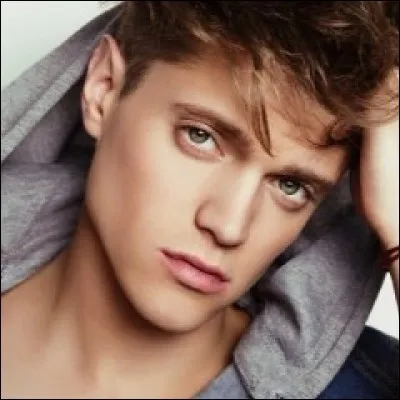 La premi&egrave;re lettre de ton pr&eacute;nom est comprise entre...