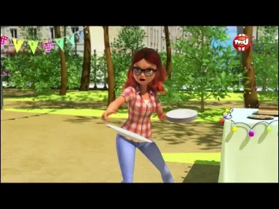 Dans l'épisode « La Béfana », lorsque Gina attaque Marinette, Alya défend sa meilleure amie en lançant des assiettes sur l'akumatisée. Combien en lance-t-elle ?