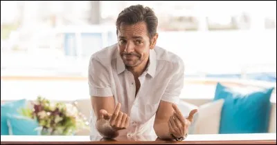 De quelle origine est Leonardo Montenegro, le playboy riche et gâté, joué par Eugenio Derbez ?