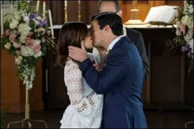 Dans quel épisode de la saison 7, Ezra et Aria se marient-ils ?